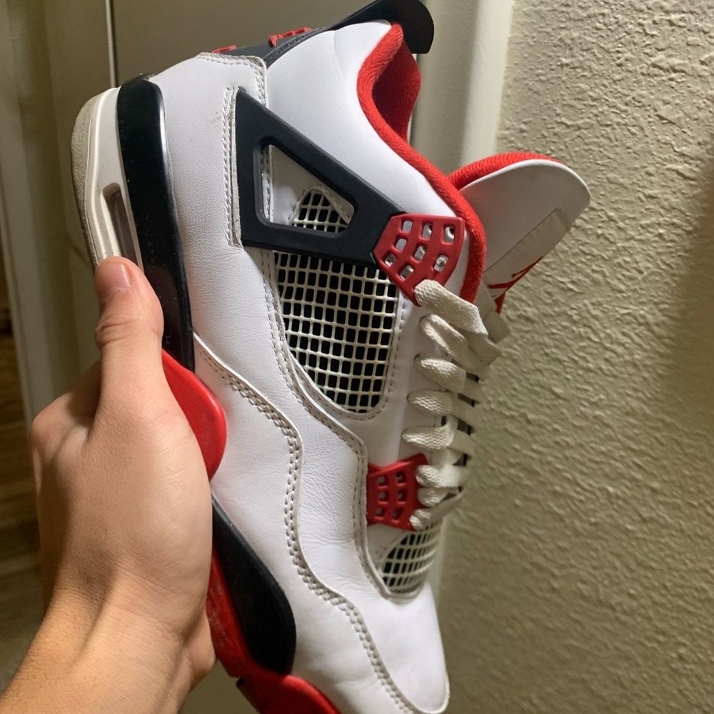 Jordan 4 fire reds